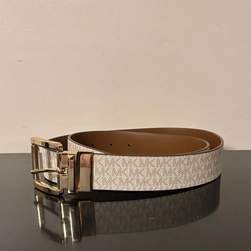 Michael Kors Reversible Leather Belt